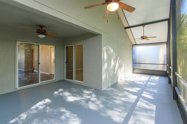 Building Photo - Single Family Home Like New