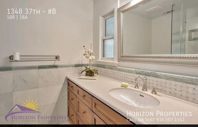 Building Photo - Remodeled 1 bed 1 bath + loft 900sqft home...