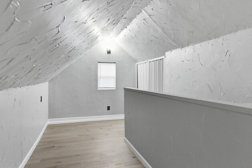 Building Photo - 4677 N 60th St