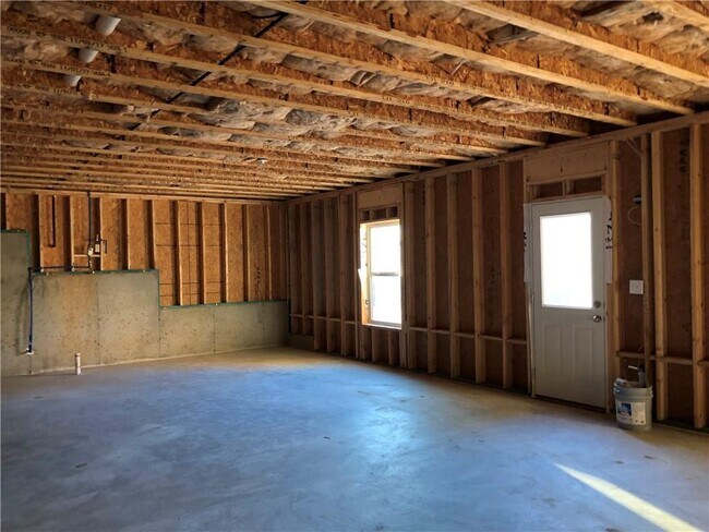 Building Photo - 5315 Mirror Lake Dr