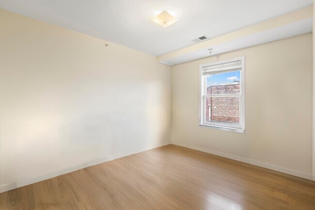 Building Photo - 304 49th St