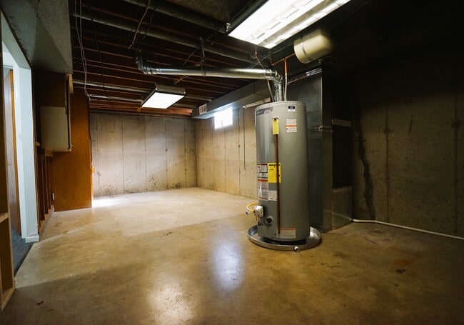 Building Photo - 2500 Westchester Dr