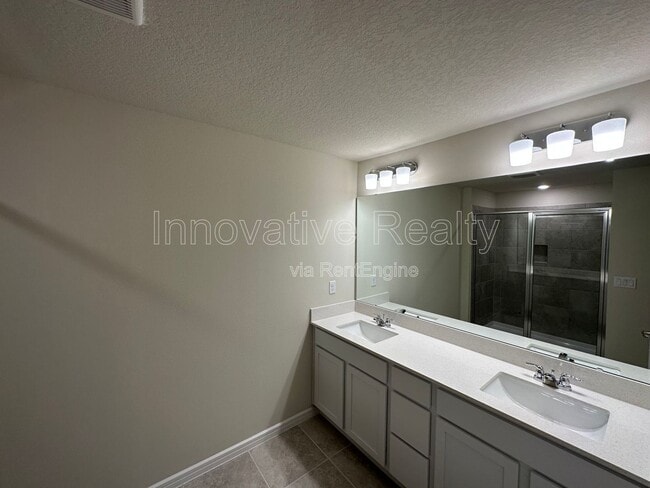 Building Photo - 2887 Clever Ln