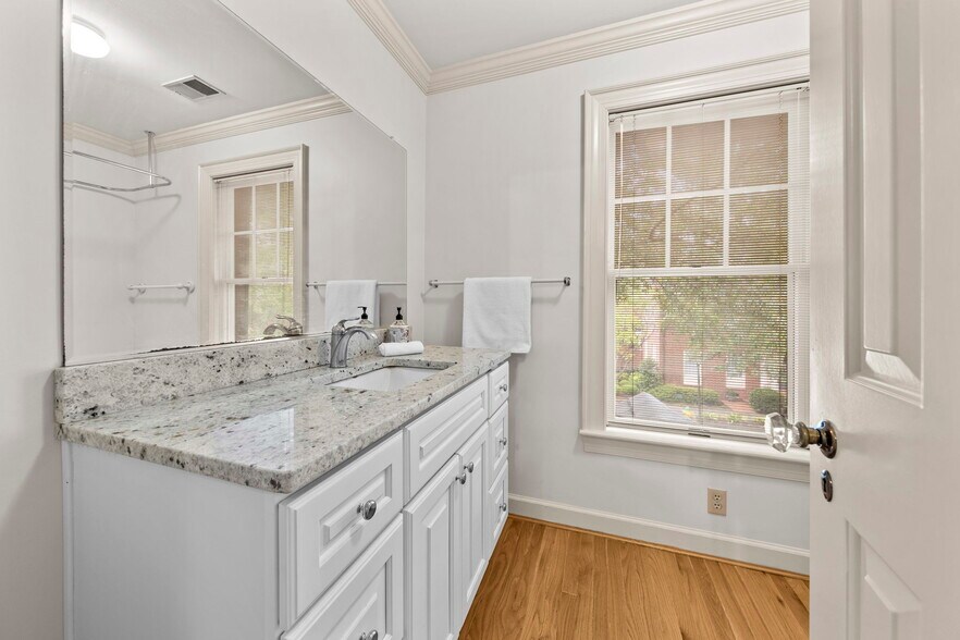 Building Photo - 325 Raleigh Ave