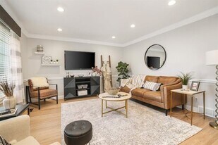 Building Photo - 1125 N 100 E
