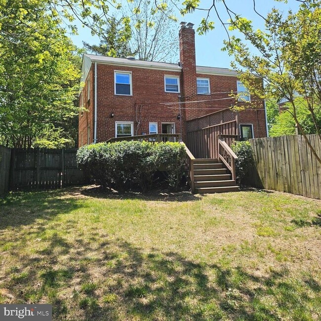 Building Photo - 2214 Arlington Terrace