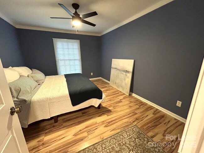 Building Photo - 10316 Whitethorn Dr