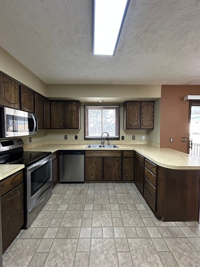 Building Photo - Spacious 3-Bedroom, 1-Bath Home with Garage & Basement in La Vista