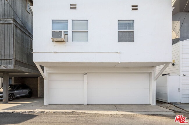 Building Photo - 30 24th Pl