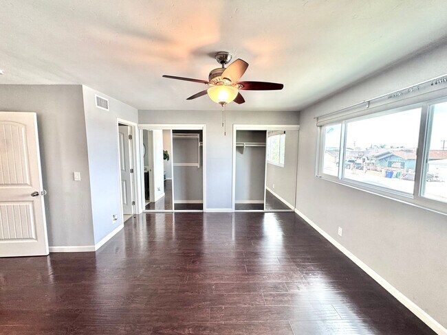 Building Photo - Huge Oak Park Home! 4bd/2.5ba house with incredible yard w/ VIEWS + spa, A/C, garage, W/D!