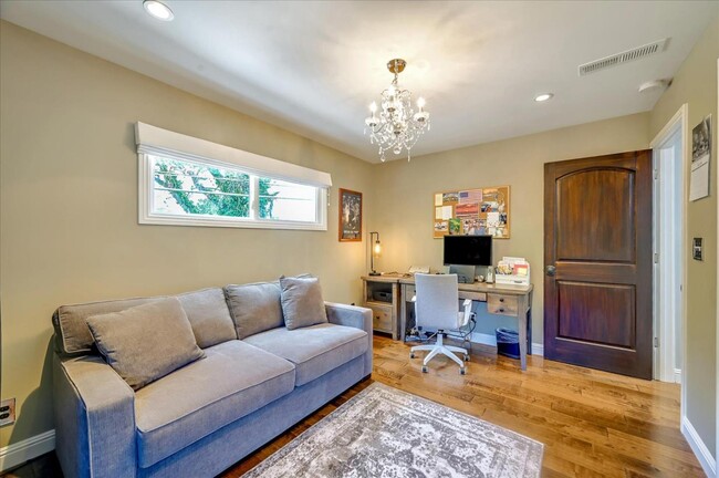 Building Photo - 2320 Rollingwood Dr