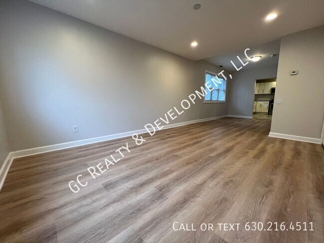Building Photo - 2624 N Springfield Ave