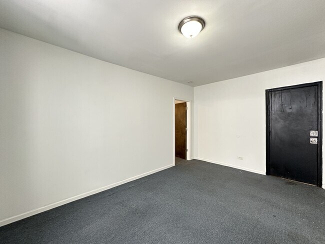 Building Photo - 5710 N Winthrop Ave