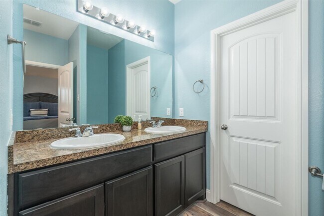 Building Photo - Beautiful 4/2/2 Home in Fort Worth!