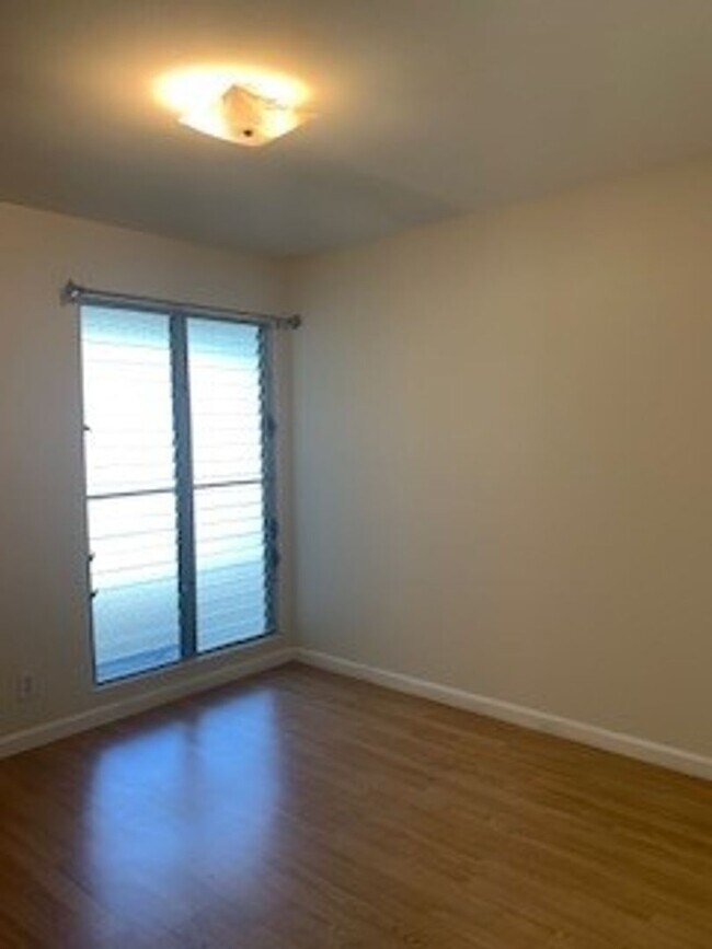 Building Photo - Desirable Koko Head Terrace Home - Availab...