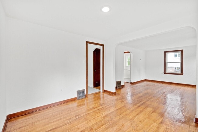 Building Photo - AVAILABLE SEPT 1st!! Check out this BEAUTIFUL & UPDATED home in Penn Hills!