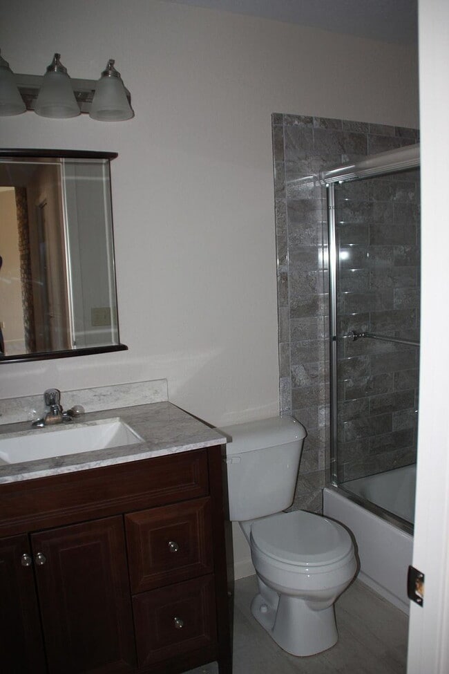 Building Photo - "Charming 3-Bedroom Retreat with 2 Full Baths in the Heart of Billings!"