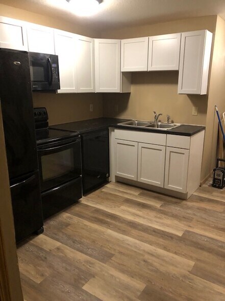 Building Photo - 226 W 33rd St