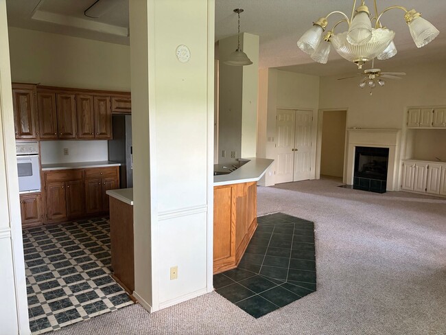Building Photo - 3 Bedroom and 2 Bathroom House