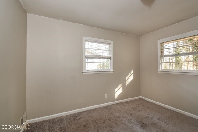 Building Photo - 4855 Campbellton Rd SW
