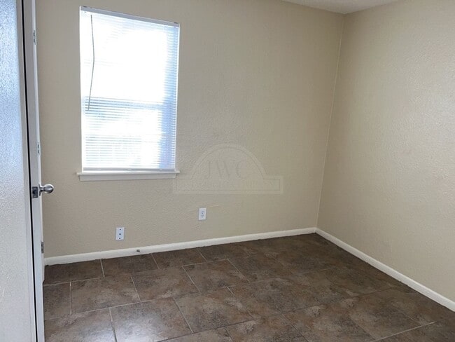 Building Photo - 1202 Kathey Dr