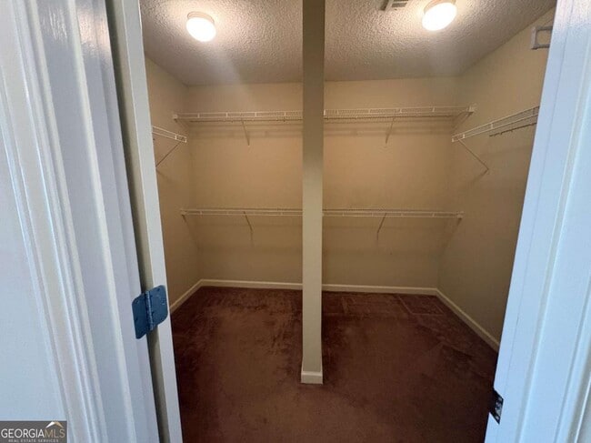 Building Photo - 616 Embassy Walk