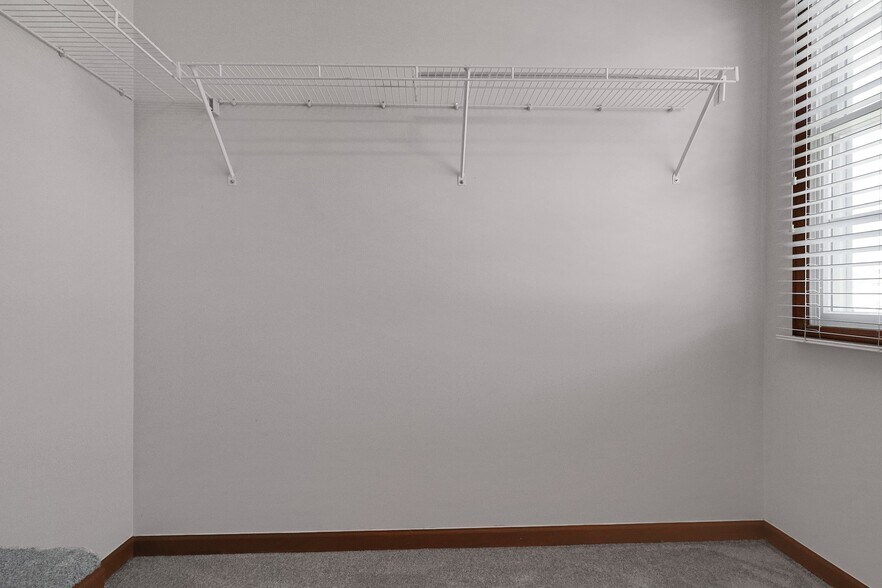 Building Photo - 321 Amber Wood Way