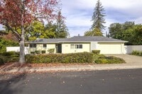 Building Photo - Spacious 3 Bed, 3 Bath Home in Excellent Location- Short Term Lease