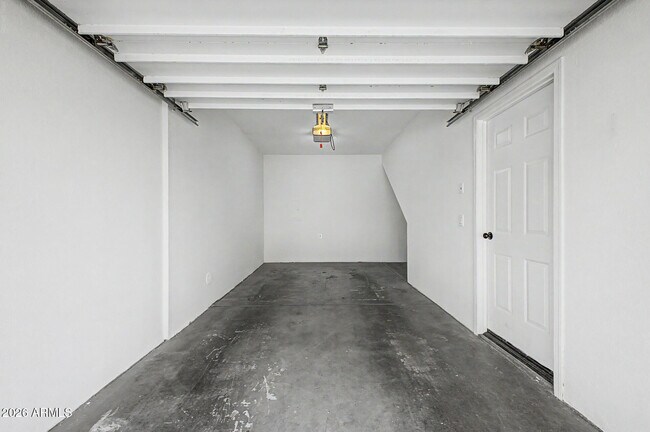 Building Photo - 1411 E Orangewood Ave