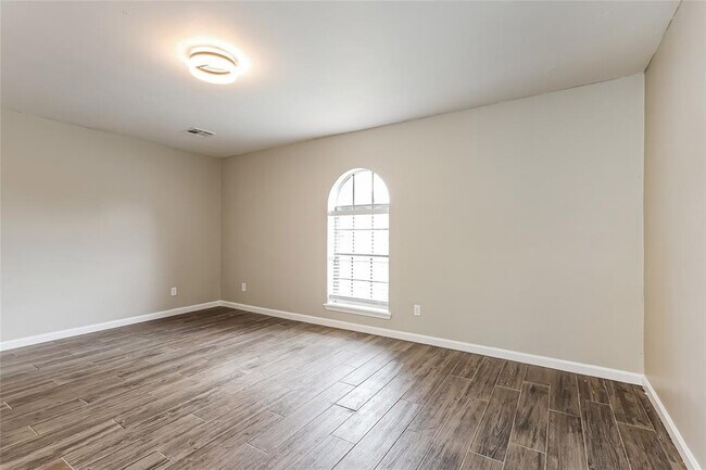 Building Photo - 7301 Skylark Ln