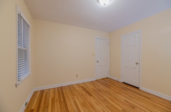 Building Photo - 5064 N Bay Ridge Ave