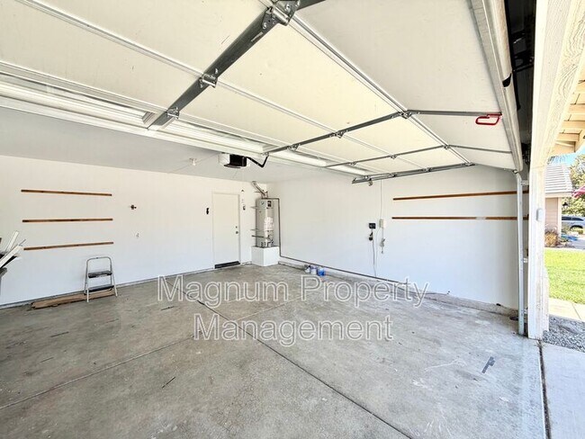 Building Photo - 27071 School Park Dr
