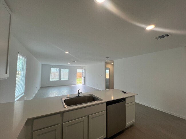 Building Photo - Great New Construction 3/2 Home In Waters Edge