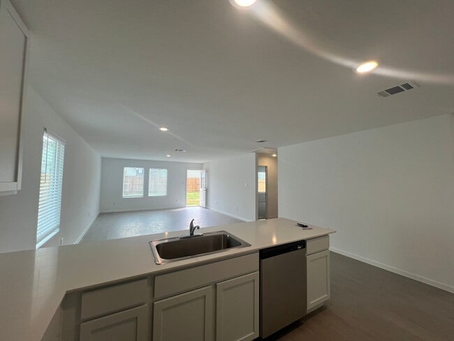 Building Photo - Stunning 3/2 Home In Waters Edge, Seguin, TX