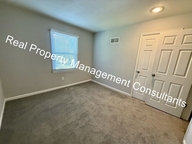 Building Photo - 3 Bed 2 Bath Modern Home in Prime Location!