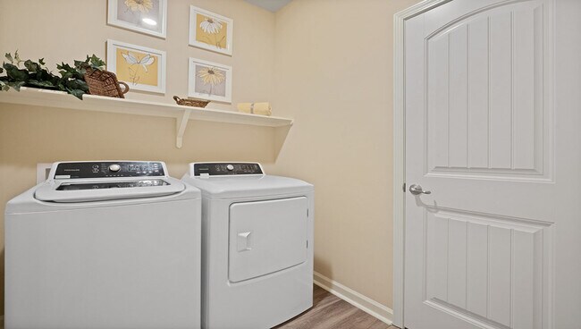 Building Photo - 2195 Ridgefield Ave