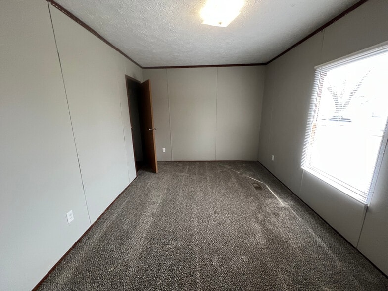 Building Photo - 77 Peach St