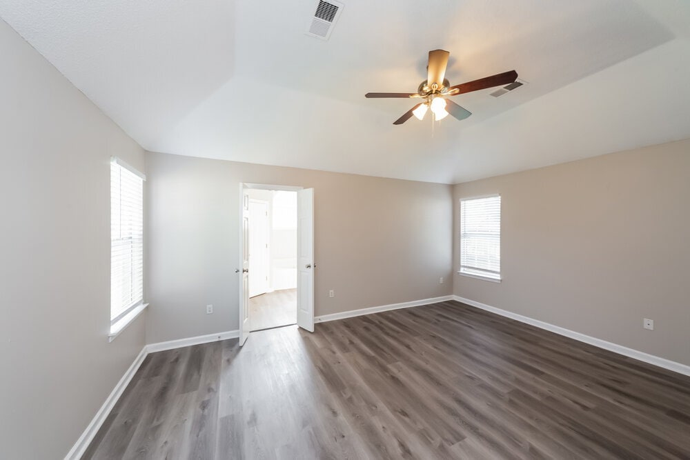 Building Photo - 7415 Creekside Dr