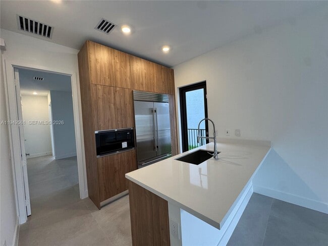 Building Photo - 19749 NE 16th Pl