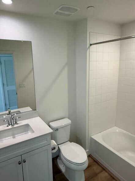 Building Photo - 30722 Sugarmill Ln
