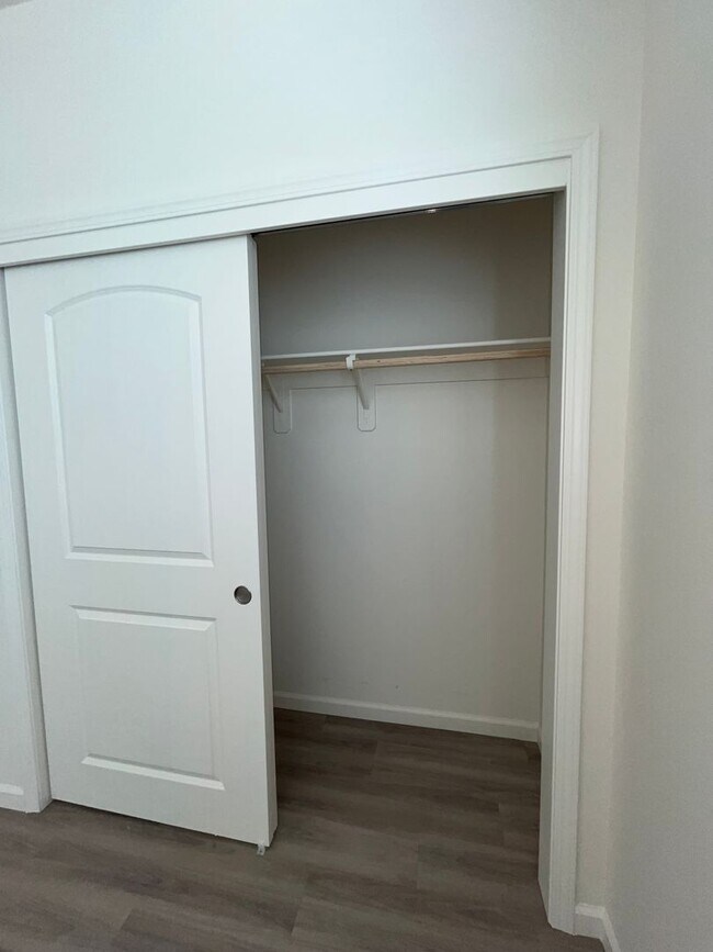 Building Photo - 4214