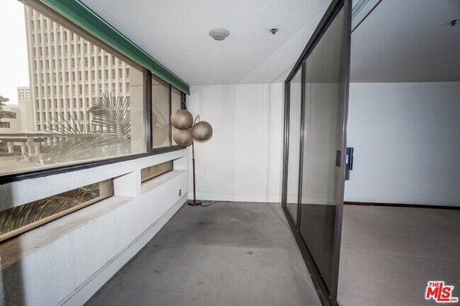 Building Photo - 880 W 1st St