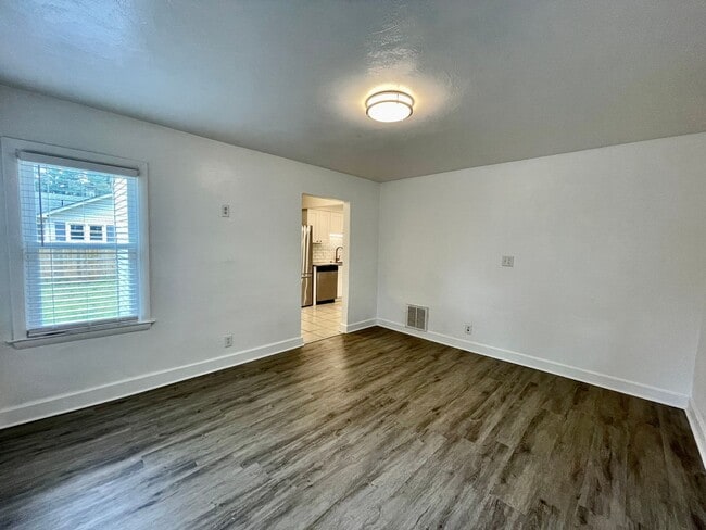 Building Photo - 5621 Larry Ave
