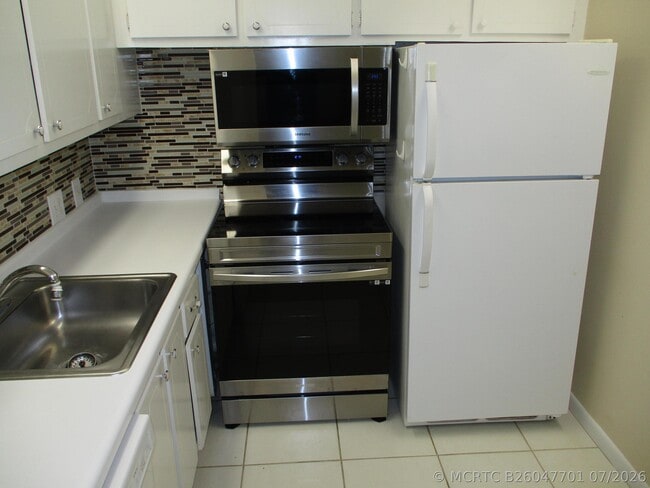 Building Photo - 506 Mansfield M