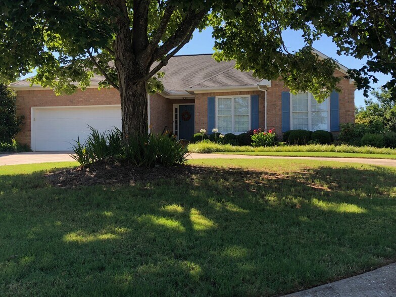 Front Elevation - 415 St. Ives Trace