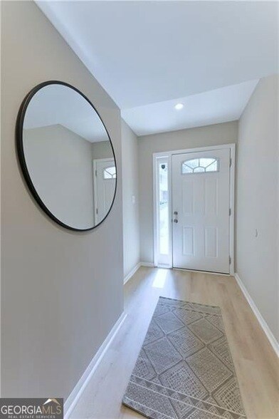 Building Photo - 2179 Surrey Ct