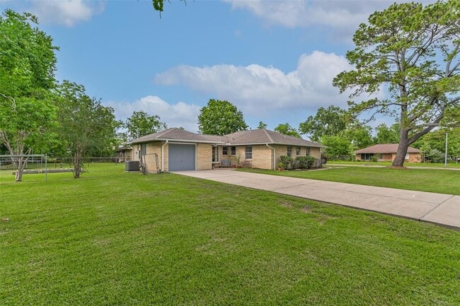 Building Photo - 10414 Woodwind Dr