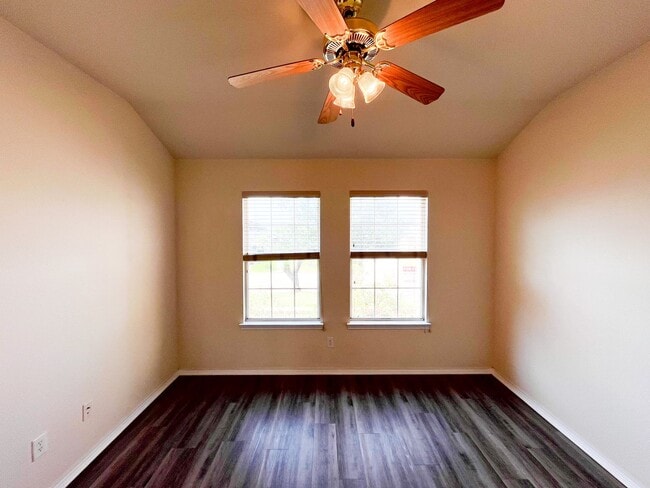 Building Photo - Available Now Beautiful 1 story, 4 bedroom, 2 bath, 2 car garage home with fire place, garage doo...