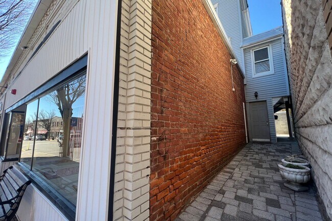 Building Photo - 238 Main St