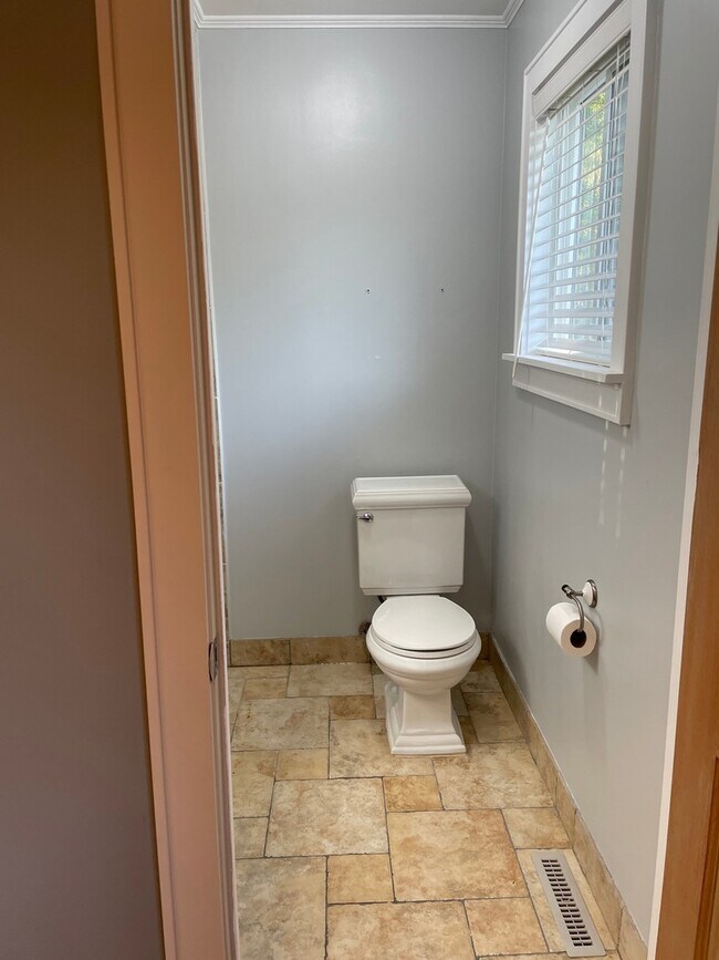 Building Photo - 4504 Normandy Dr